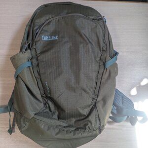 CamelBak Daystar 16 Hydration Backpack -Woman's Fit -   2.5L Reservoir Included